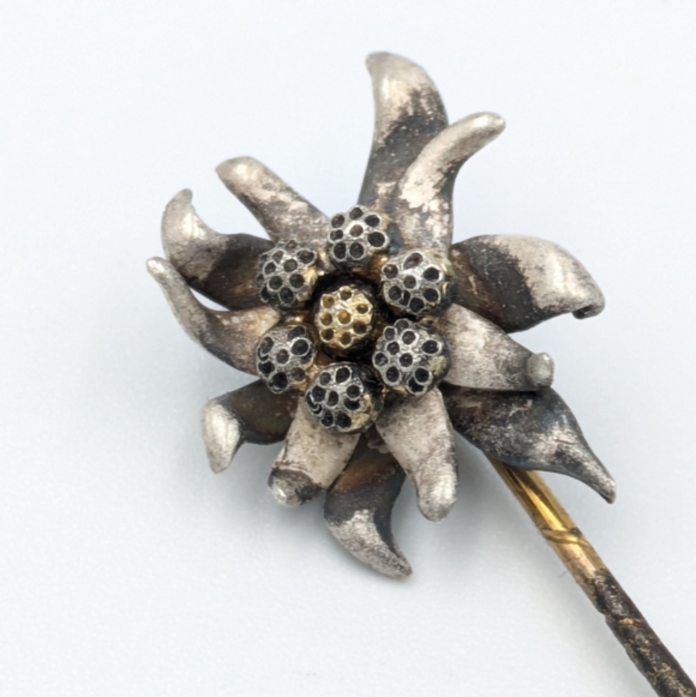Antique or late vintage Edelweiss Mountain Flower Austria stick pin / hat pin - Picture 4 of 6